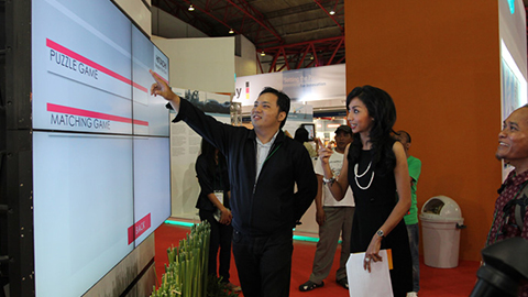 Visitors to the Hitachi booth were able to participate in interactive games and win attractive prizes